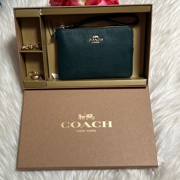 Boxed Corner Zip Wristlet In Signature Leather - Picture 7 of 8